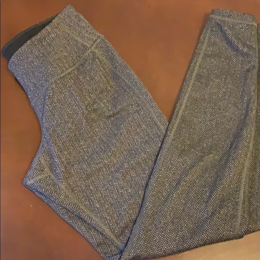 Athletic leggings